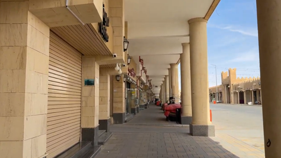 المسارات المظللة كأرصفة للمتسوقين