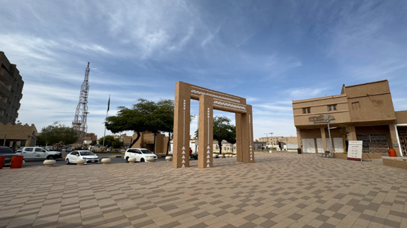إحدى ساحات سوق الجردة وقبة رشيد