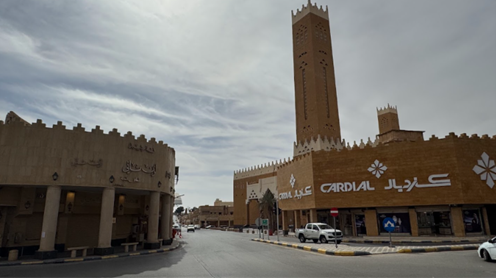 الطرق المعبدة المحيطة بالموقع