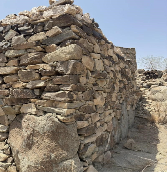 النسيج المعماري وسماكة جدران المباني