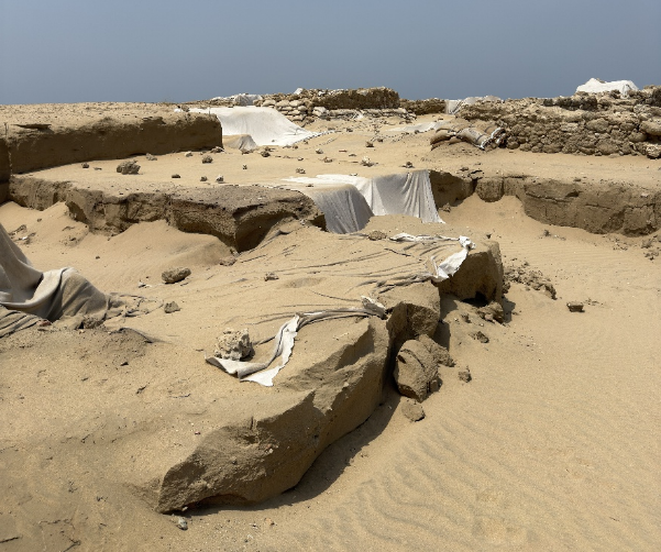 طمر بعض المعالم بسبب هطول الأمطار