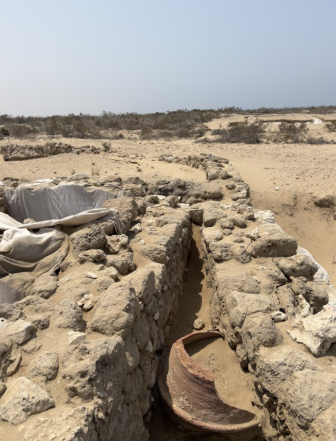 بقايا جرار فخارية