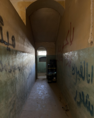 الممر الطولي الموجود بالقصر