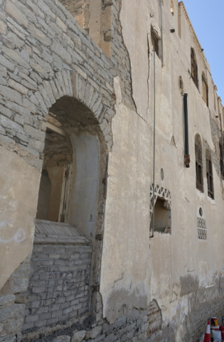 حجر البناء والطبقة الخارجية