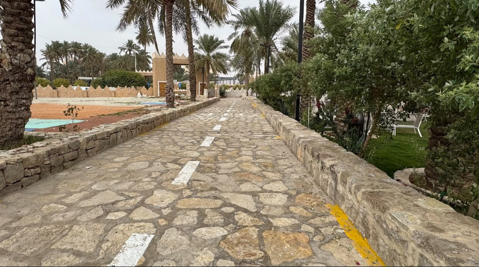 ممرات داخل الحائط