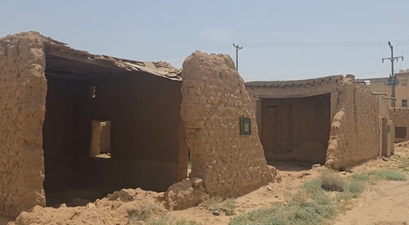 انهيار أجزاء من الجدران