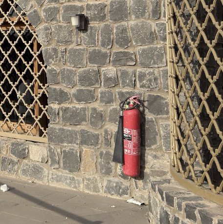 توفر مطافئ للحريق في الموقع