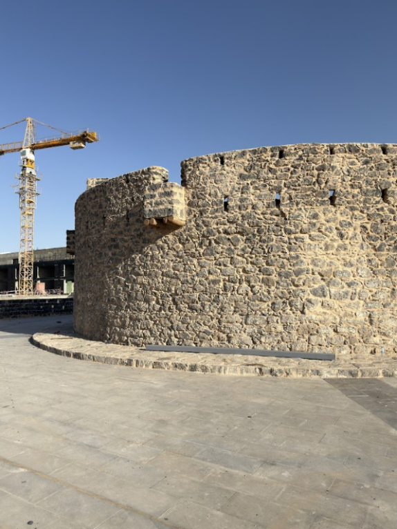 الأعمدة الحديدية المثبتة