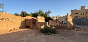 يوضح الشكل مظاهر التهدم الجزئي للبيوت المحيطة في النفق