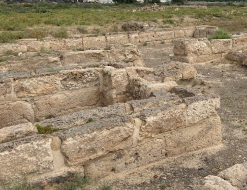 مداميك الحجارة المشذبة والمونة الطينية