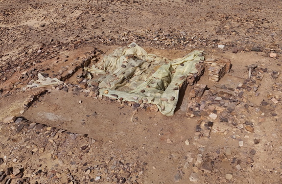 وحدات معمارية منفردة مغطاة بسبب أعمال التنقيب