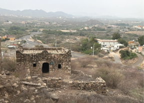 الطرق المعبدة المؤدية للموقع