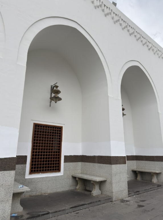 إحدى النوافذ في المسجد