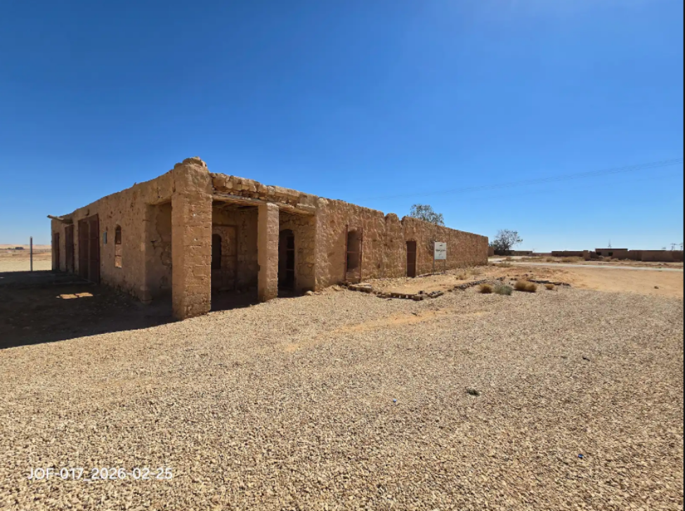مجموعة من الغرف المتتابعة المفتوحة على بعضها