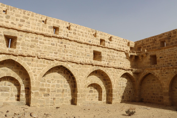 التكوين المعماري للأقواس الداخلية