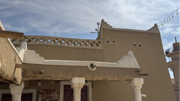 تفاصيل الزخارف داخل السوق