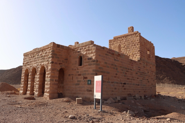 اللافتة التحذيرية
