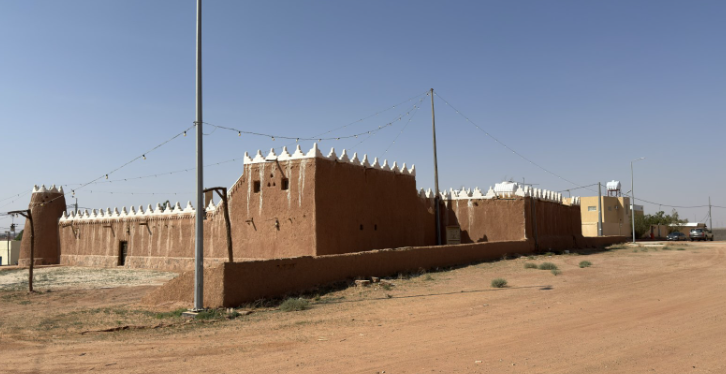 السور الخاص بالقصر