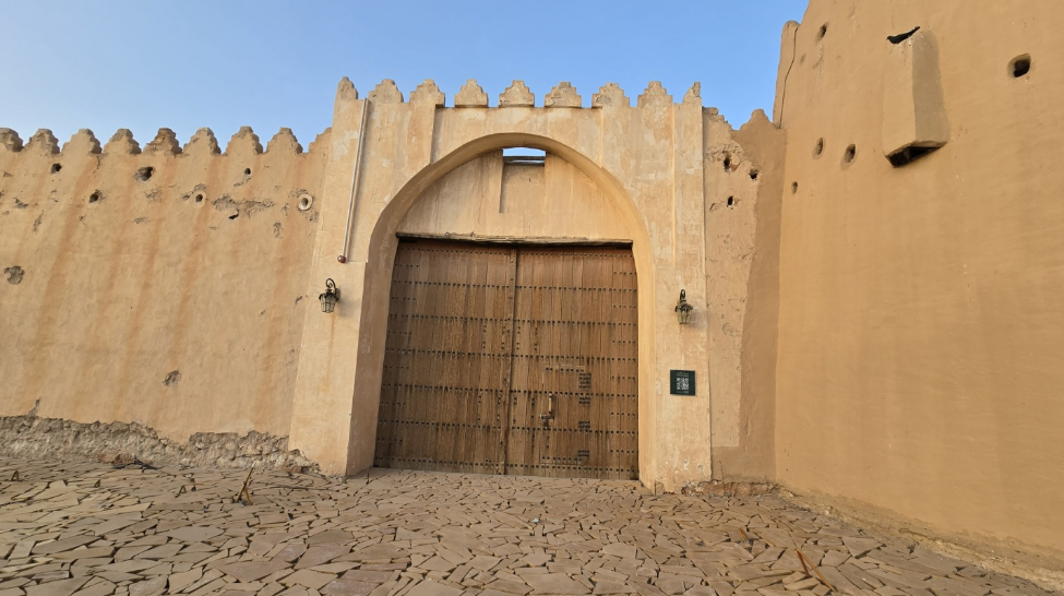 البوابة الرئيسية للقصر