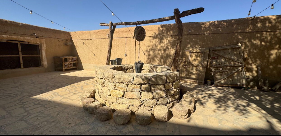 بئر ماء داخل بيت الزمام