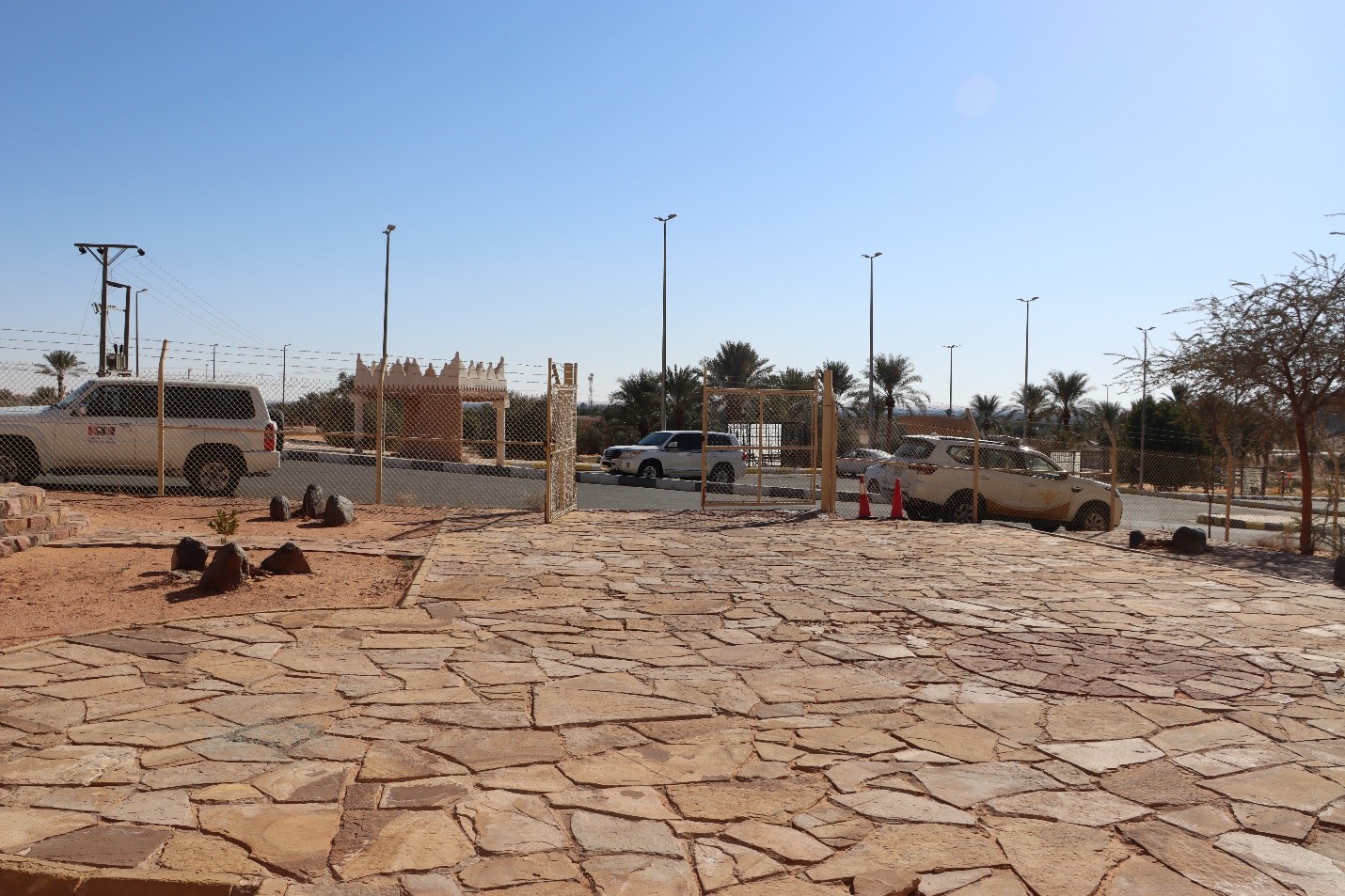 موقف سيارات لموقع جبل أم سنمان