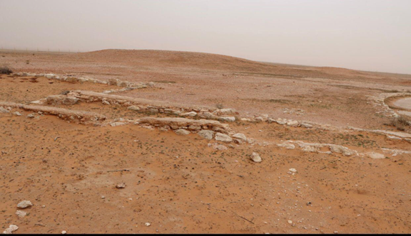 من آثار العناصر المعمارية في محيط بركة الشيحيات