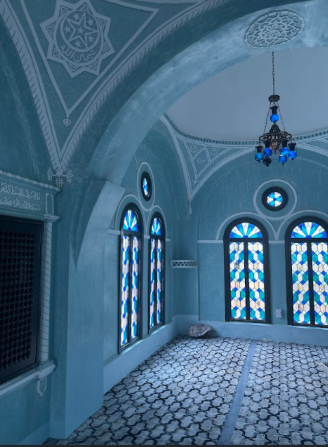 مسجد أدونيس من الداخل