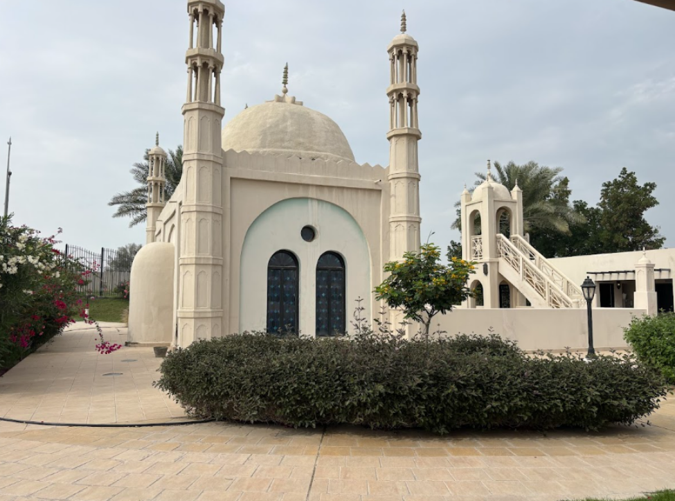 منبر خارجي في مسجد أدونيس