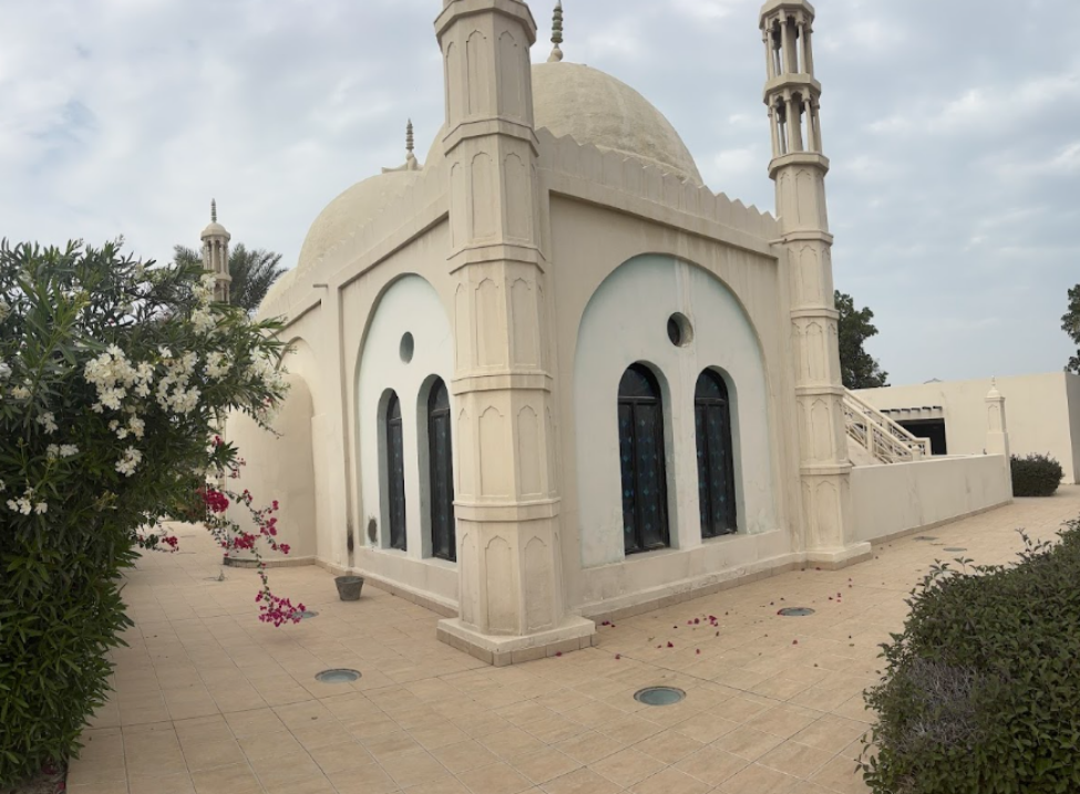 نوافذ جانبية في مسجد أدونيس