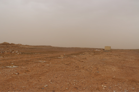 البيئة الصحراوية المحيطة بموقع منزل الشيحيات وعلاقتها بعوامل التعرية وتراكم الرمال