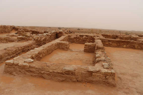 بقايا أساسات حجرية لمنشآت منزل الشيحيات الأثري