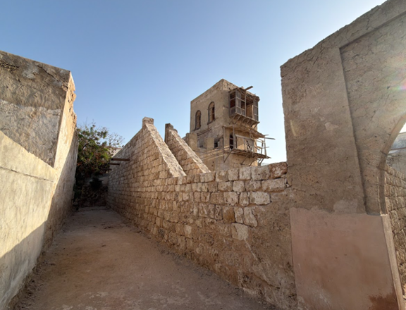 ممر موصل لمبنى المنظرة