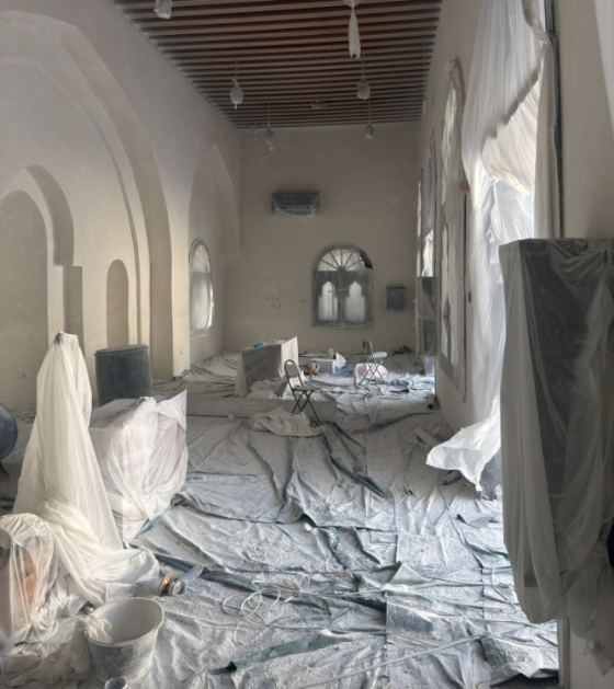 الشكل المستطيل للمسجد من الداخل