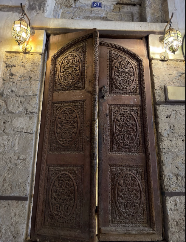 الباب الرئيسي للموقع