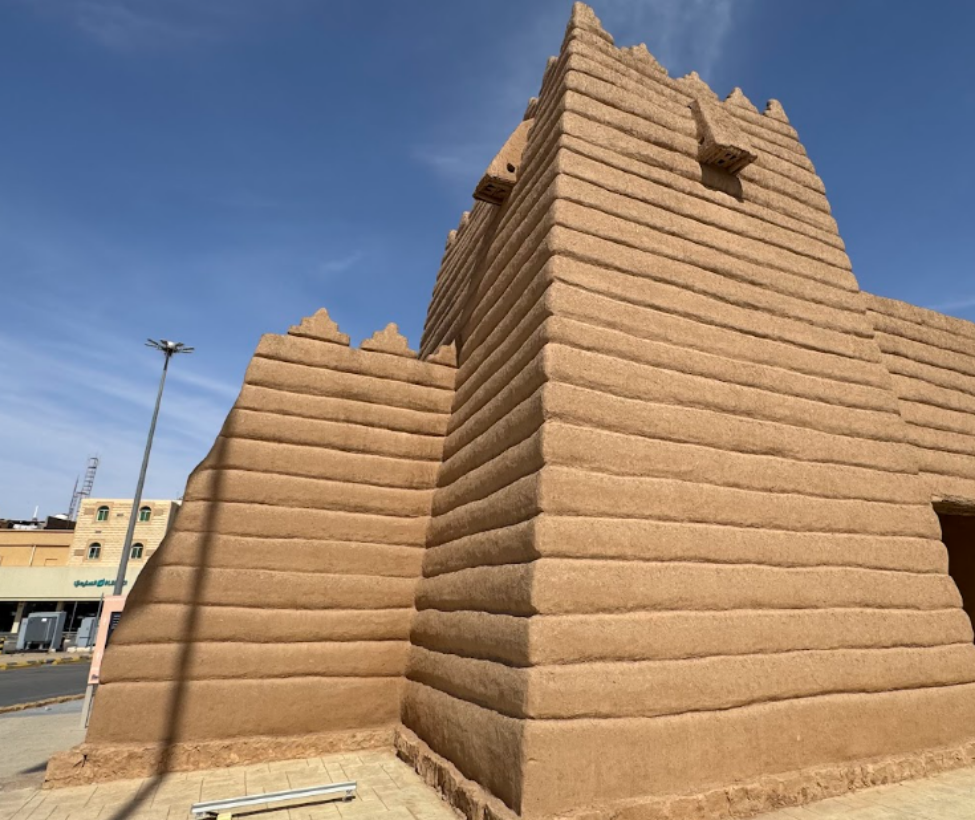 الهيكل البنائي (الجدران الطينية بطريقة العروق)