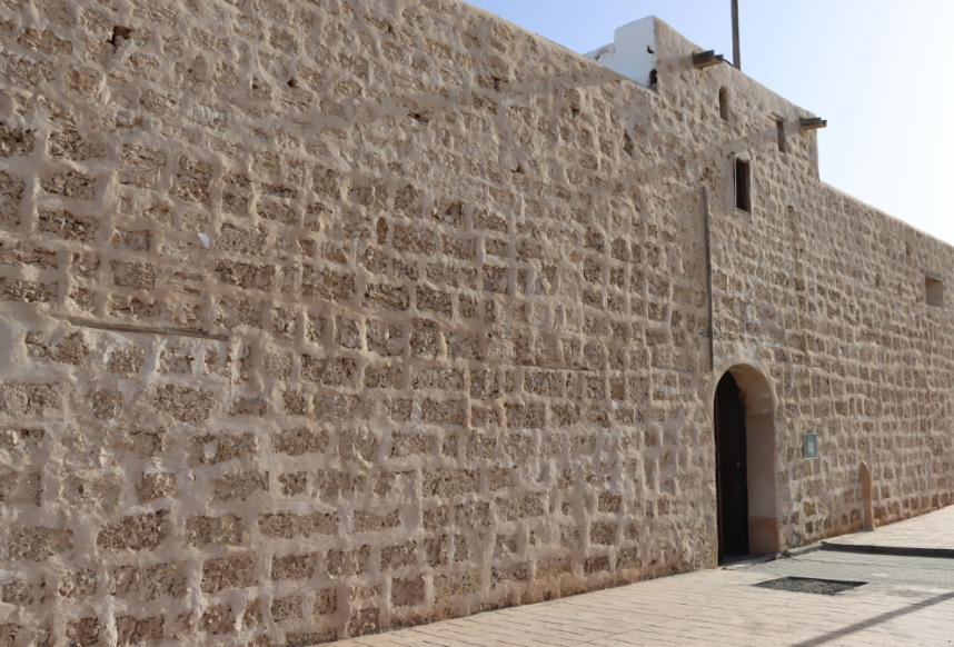الحجارة الرسوبية المستخدمة في بلدة قلعة الوجه