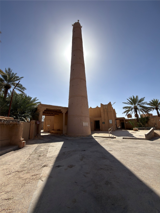 مسجد الحاتم داخل القرية التراثية بعودة سدير