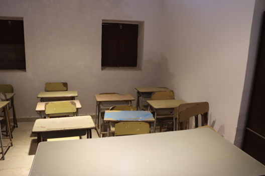 الفصول الدراسية من داخل المدرسة