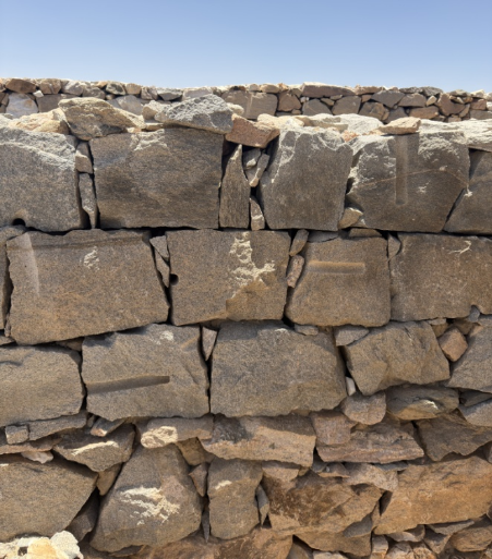 الحجر المستخدم ببناء القلعة