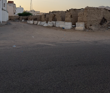 الطريق المعبد المؤدي للسوق