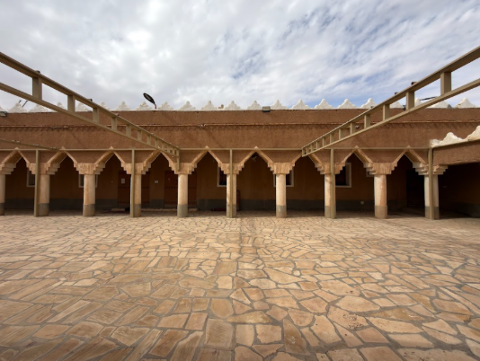 ساحة جامع شقراء القديم من الداخل