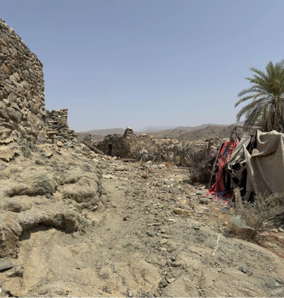تدهور الموقع نتيجة الإهمال وغياب أعمال الصيانة