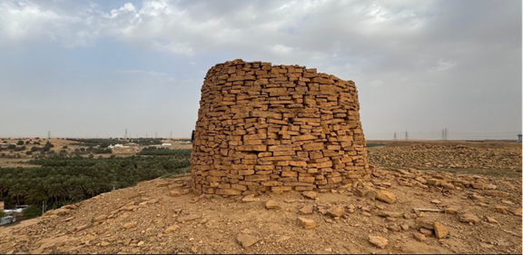 برج الربيعية الشمالي الذي تم بنائه من الحجر والطين