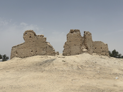 تهدم أجزاء واسعة من الجدران العلوية