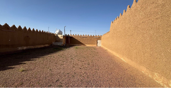 الجدران المحيطة بقصر ضيف الله المطرفي