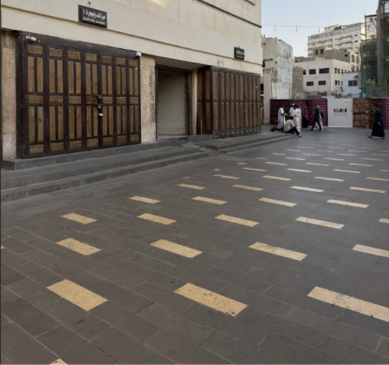تفاصيل رصف أرضية السوق بالأحجار البازلتية