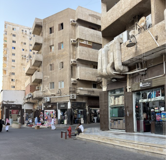ظهور عوامل الرطوبة على جدران سوق الندى