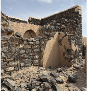 فقدان الأسقف لأحد المباني بالموقع