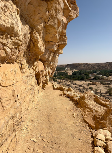 خطر الانهيار نتيجة الطبيعة الجبلية للموقع