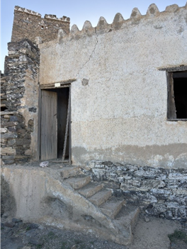 أحد جدران المسجد
